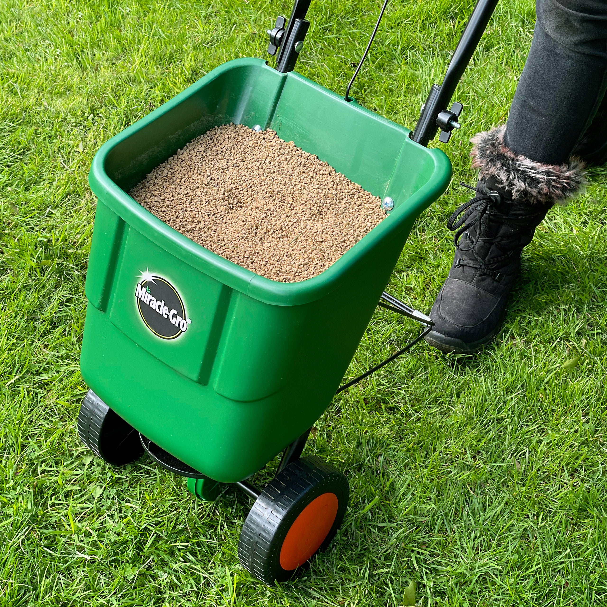 Miracle-Gro Rotary Spreader