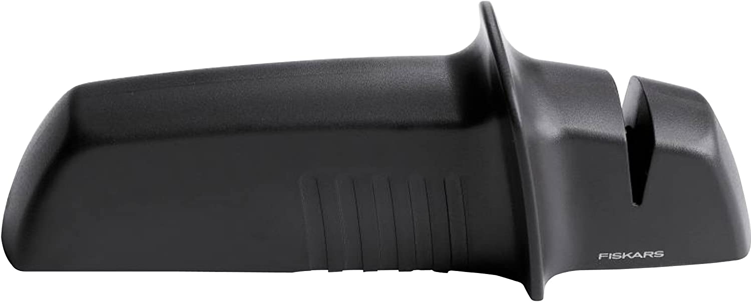 Kitchen-Devils-Lifestyle-Rollsharp-Sharpener